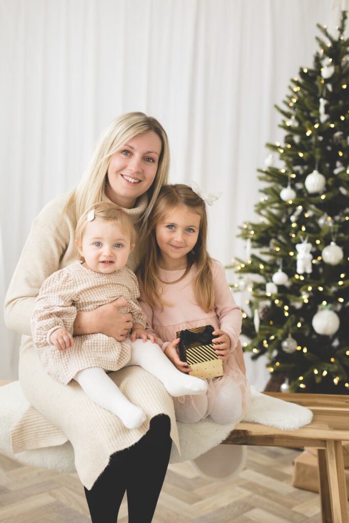 Mum and her girls in front of Christmas tree